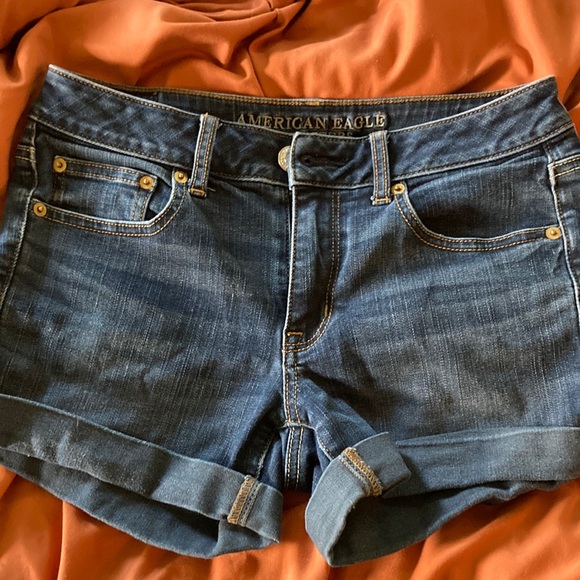 American Eagle shorts dark wash size 6 stretchy shorts some wear on the backside - Picture 1 of 4